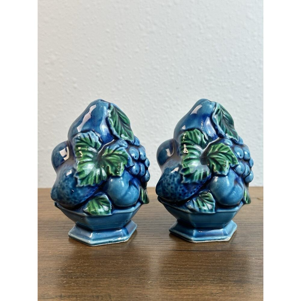 Vintage Inarco Blue Grape Ceramic Salt & Pepper Shakers Set 1960’s